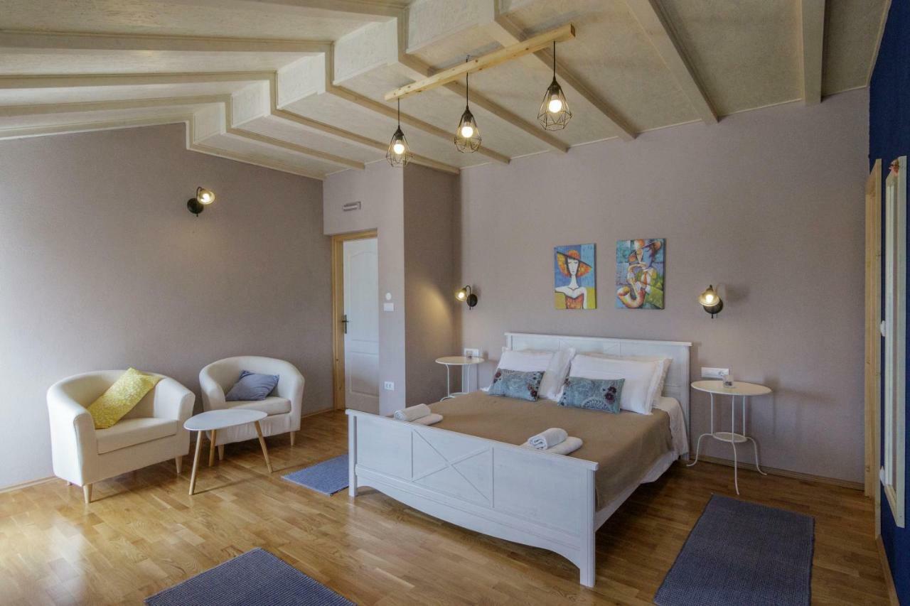 Apartments Mardesic Komiza Exterior photo